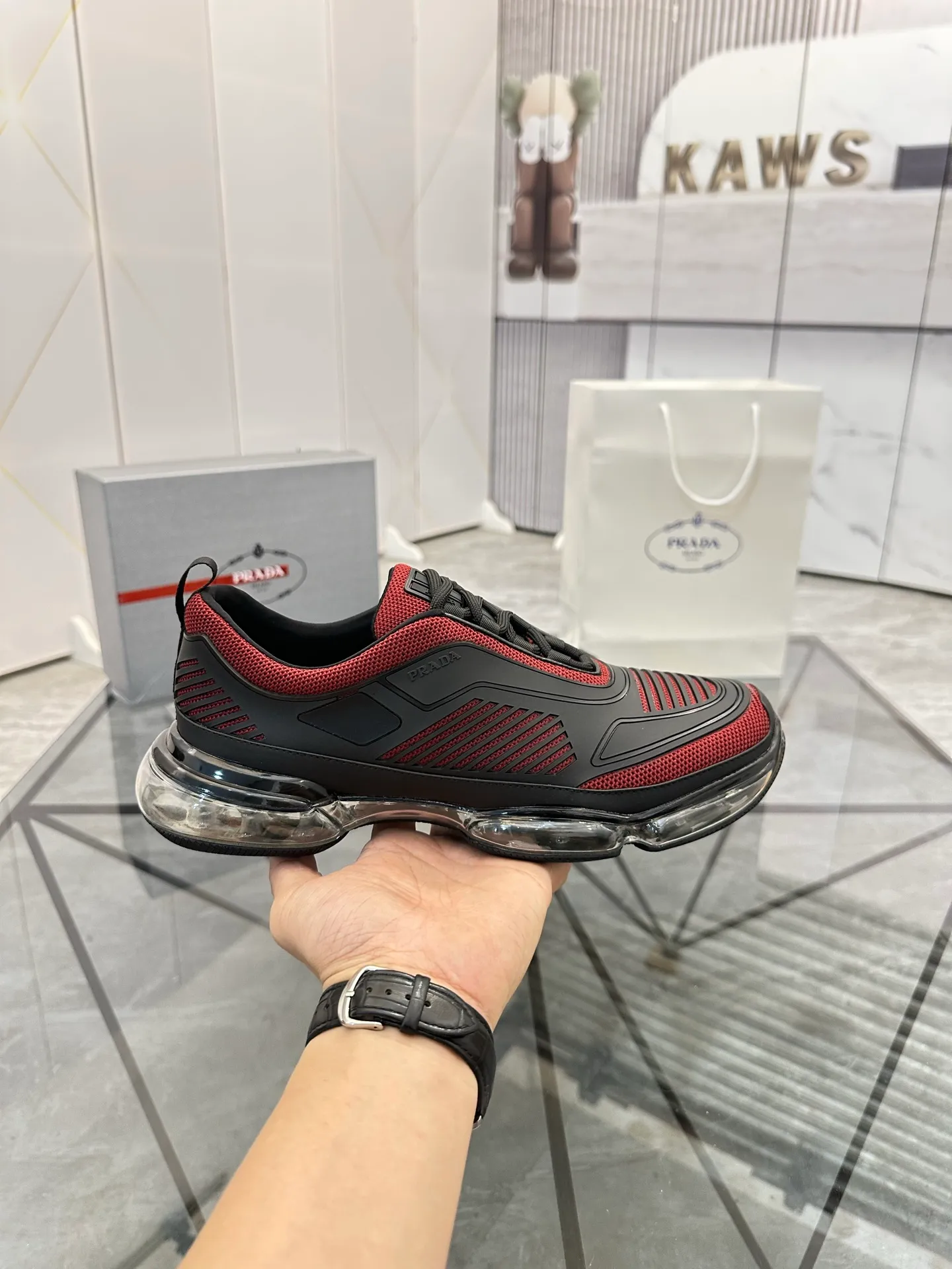 Men's shoes for sale 💰: 💰P660¥ High-end top quality Product trademark: Prada *"Prada*" low-top casual shoes Regular size: 38-45 (can be customized to 46) Product materials: Upper imported from the counter original material, breathable lining, cowhide foot pads, original air cushion outsole. No.: 001